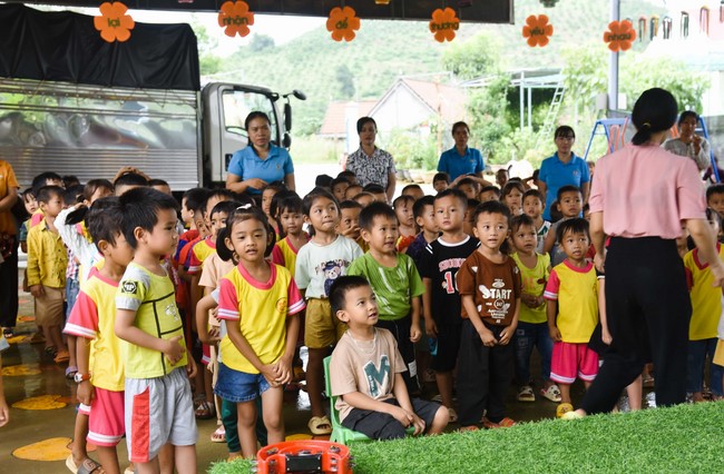 Ban Từ thiện: Tặng quà Trung Thu cho các em học sinh ở Đắk Som, Đăk Nông